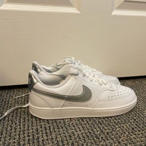 new white and grey nike sneakers